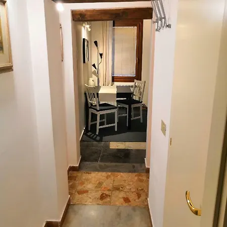 Castello Ground Floor 公寓 *