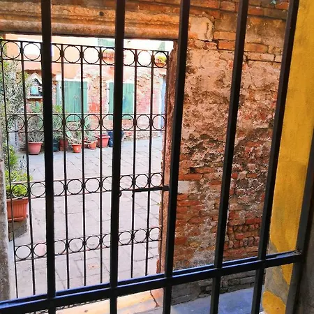 Castello Ground Floor Апартаменты